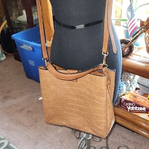 Chic Brown Crocodile-Pattern Shoulder Bag